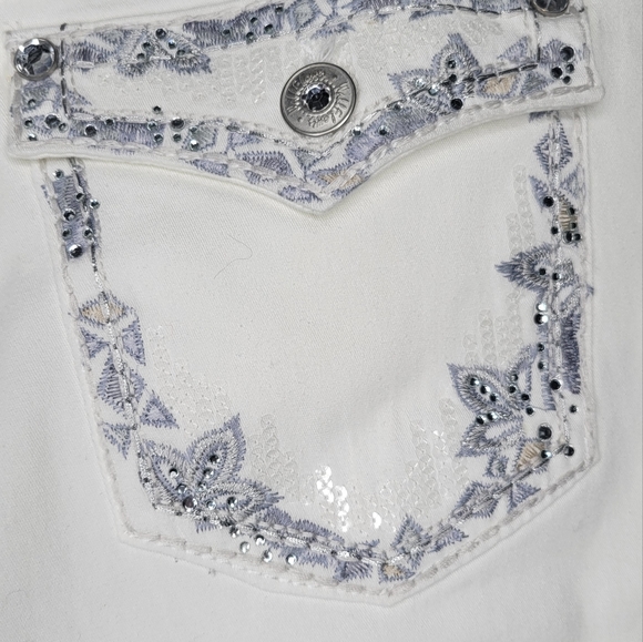 Juniors' WallFlower Curvy Bling Shorts - Picture 7 of 8